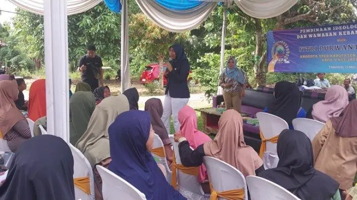 Anggota Fraksi Demokrat - DPRD Lamsel Fitri Purwanti, Soroti Keluhan Masyarkat Terkait Proses Program Pemutihan