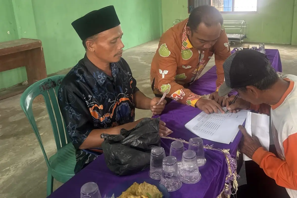 Pemdes Karang Anom Salurkan BLT-DD Tahap II dan Insentif Bagi Aparatur Serta Kader Desa