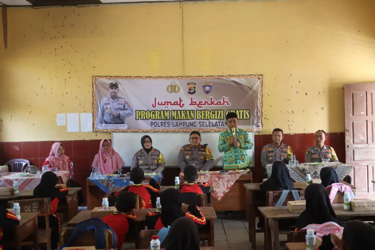 Polres Lampung Selatan Gelar "Jumat Berkah Makan Bergizi",  bersama SDN Kerinjing