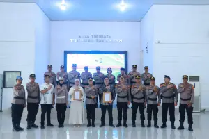 AKSI HEROIK PASUTRI DI JALINTIM DAPAT PENGHARGAAN KHUSUS DARI KAPOLRES LAMPUNG TIMUR