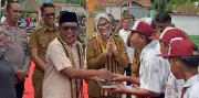 Anggota DPRD Lamsel Dwi Riyanto Hadiri Launching Program Makan Bergizi Gratis (MBG) SD Negeri 3 Merbau Mataram