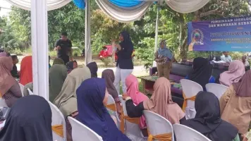 Anggota Fraksi Demokrat - DPRD Lamsel Fitri Purwanti, Soroti Keluhan Masyarkat Terkait Proses Program Pemutihan