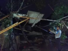 Angin Kencang Rusak Belasan Rumah Warga Di Lampung Timur