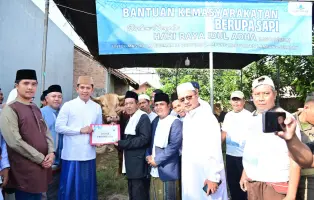 Bupati Egi Salurkan Bantuan Sapi Kurban Presiden,Dari Istana untuk Rakyat