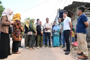 Bupati Lampung Selatan Radityo Egi Pratama,tinjau jalan sebiyai desa Hajimena kecamatan natar