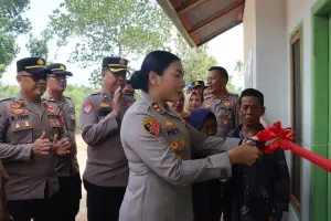 Kapolres Lampung Timur Resmikan Bedah Rumah Ketiga dalam Rangka Hari Bhayangkara ke-80, Wujud Nyata Kepedulian kepada Masyarakat