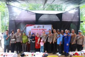 PERINGATI HARI BHAYANGKARA KE-80, POLRES LAMPUNG TIMUR RESMIKAN BANTUAN BEDAH RUMAH