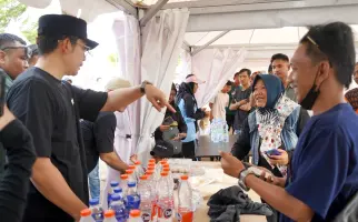 Tetap Merakyat di Tengah Kemeriahan: Bupati Egi Sapa Warga dan Dukung Dagangan UMKM di Way Handak Expo