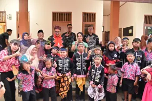 Zita Anjani, melakukan kunjungan dan silaturahmi ke Sekolah Luar Biasa (SLB) Kasih Bunda di Desa Wonodadi,